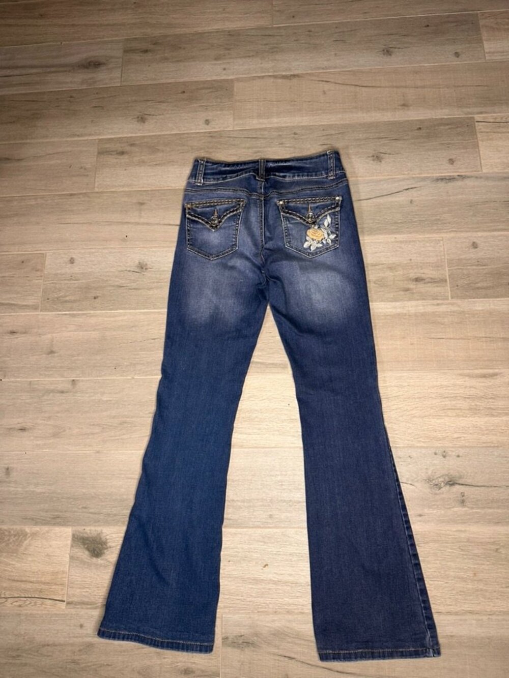 Caché Y2K Floral Embroidered Flare Jeans Women's Low/Mid Rise Sz 4 - Picture 11 of 16